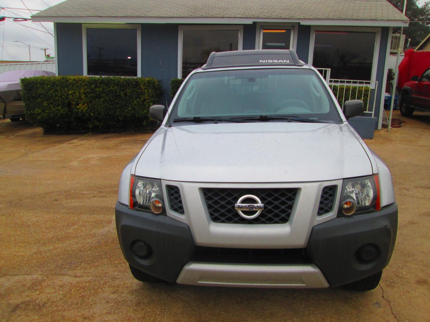 2011 SILVER Nissan Xterra Pro-4X 4WD (5N1AN0NW3BC) with an 4.0L V6 DOHC 24V engine, located at 1815 NE 28th St., Fort Worth, TX, 76106, (817) 625-6251, 32.795582, -97.333069 - Photo#1